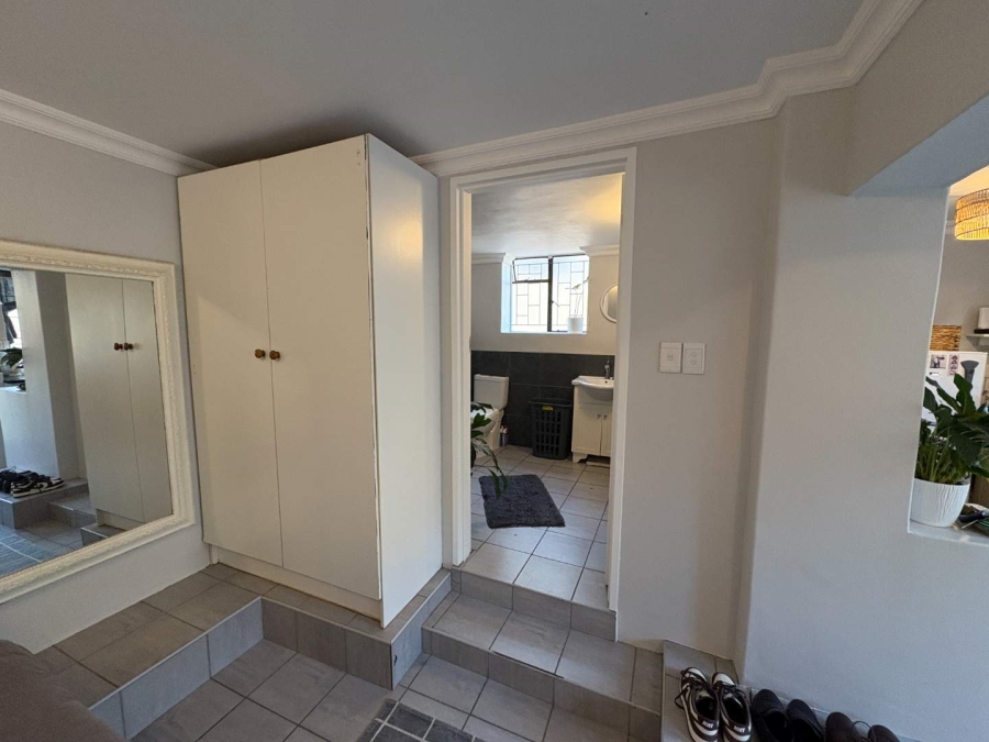 1 Bedroom Property for Sale in Vredehoek Western Cape